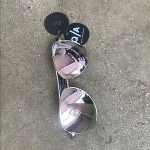 brand new quay sunglasses! never worn!